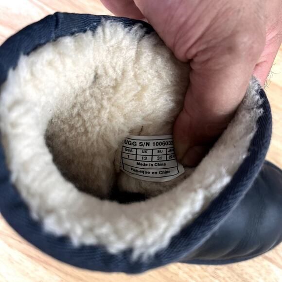 UGG Boots Kids 1 Classic Short Leather Water Resistant Wool Lined Comfy - Picture 5 of 12